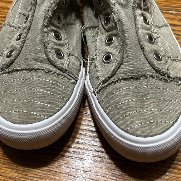Jenn Ardor sneakers. No size but fits like an 8.5.  Good used condition - Picture 2 of 9